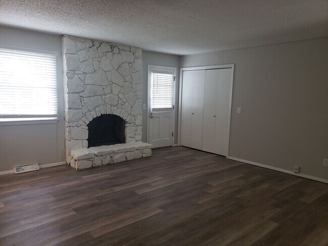 Building Photo - 1333 Meadowbrook Cir