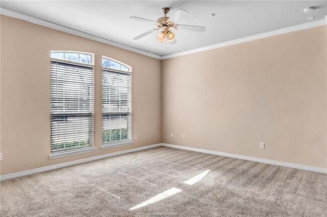 Building Photo - 305 Holleman Dr E