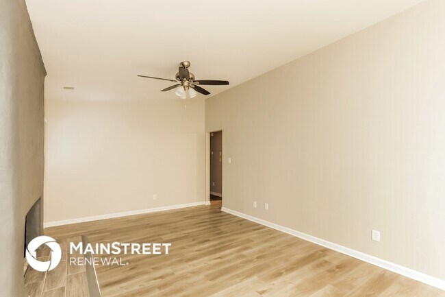 Foto del edificio - 2028 Knickerbocker Dr