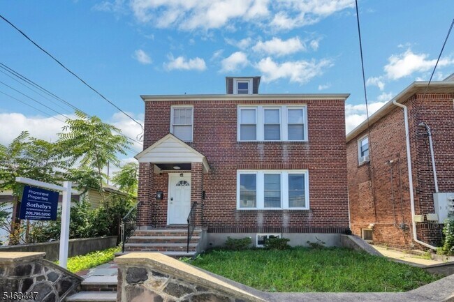 Foto del edificio - 58 Floyd Ave