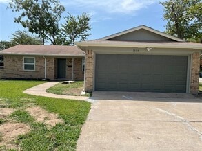 Building Photo - 1518 McDonald Dr