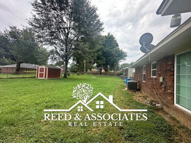 Building Photo - 3 Bedroom in White Haven - Coro Lake!