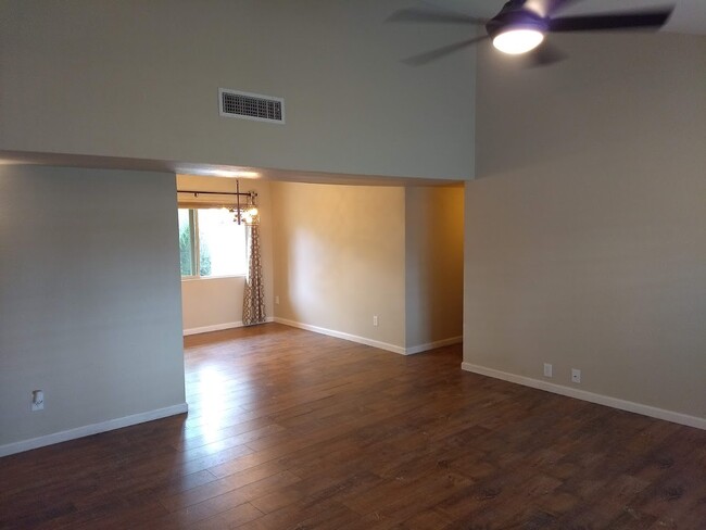 Entry/Living Room - 354 Ancora Dr W