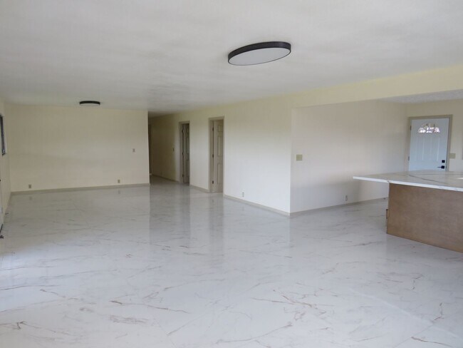 Foto del edificio - 127A Kanoelani St