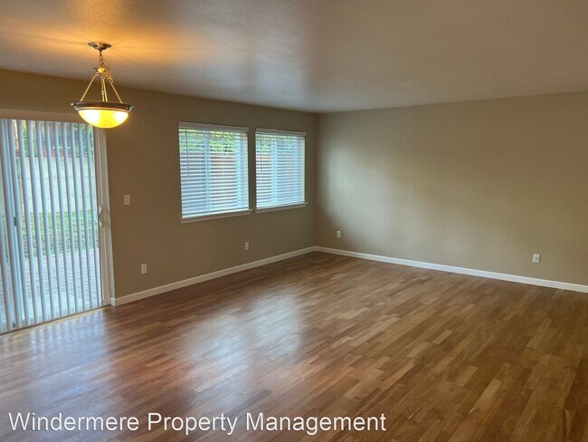 Foto del edificio - 3 br, 1.5 bath House - 2255 SE Abernathy C...