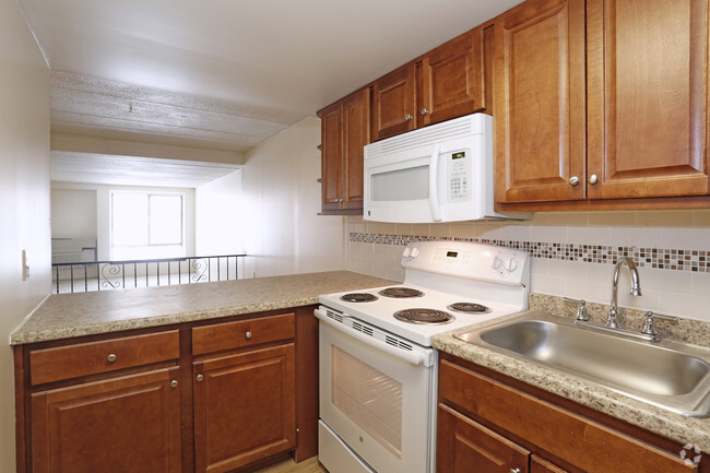 1BR - Kitchen - Brightwood Plaza