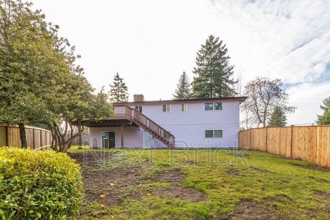 Building Photo - 1321 122nd St SE