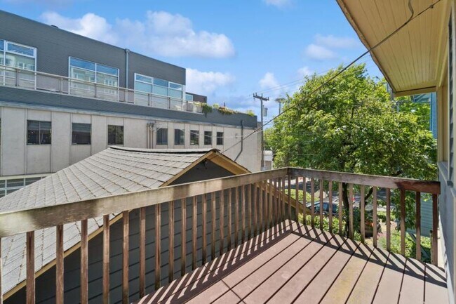 Foto del edificio - 3 bedroom in Seattle WA 98109