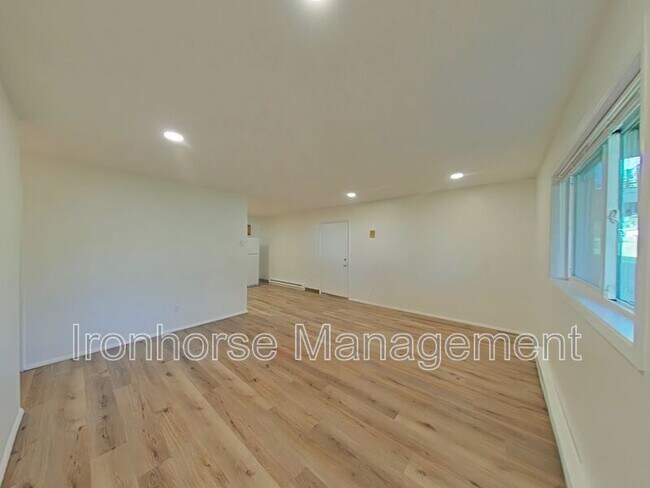 Foto del edificio - 809 W Villard St