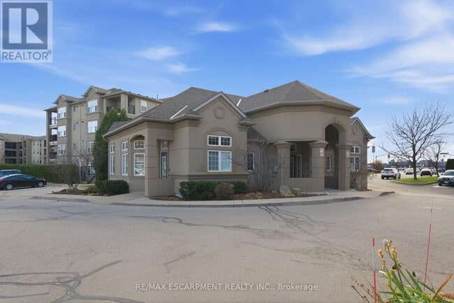 Building Photo - 2035 Appleby Line