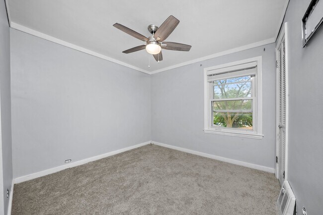 Foto del edificio - 6404 S Lockwood Ave