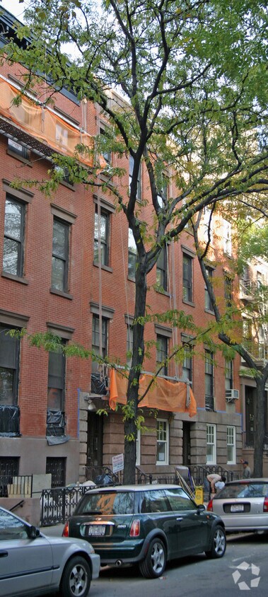Building Photo - 329 W 22nd St