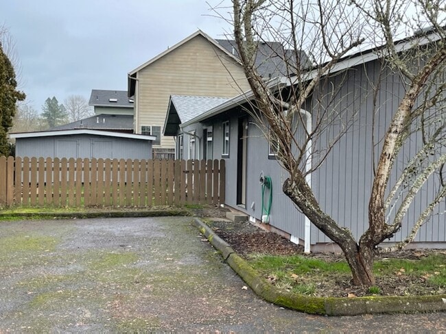 Building Photo - 1123 SE Goodnight Ave