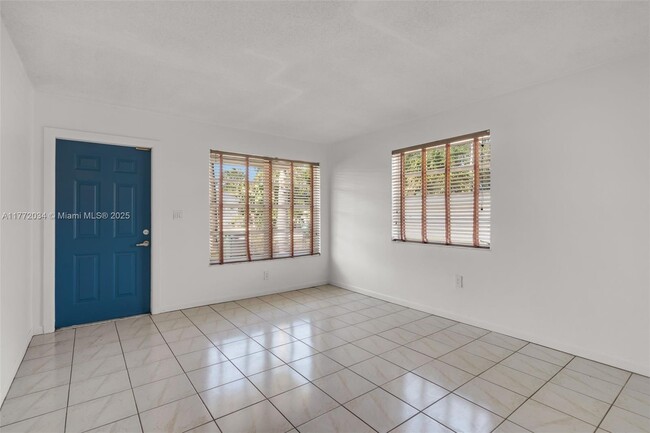 Foto del edificio - 6732 SW 15th St