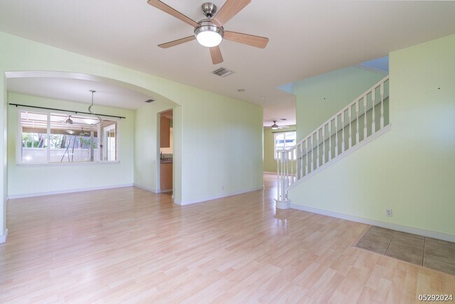 Building Photo - Highly Desirable 4BR/2.5BA/2 car garage/ 2...