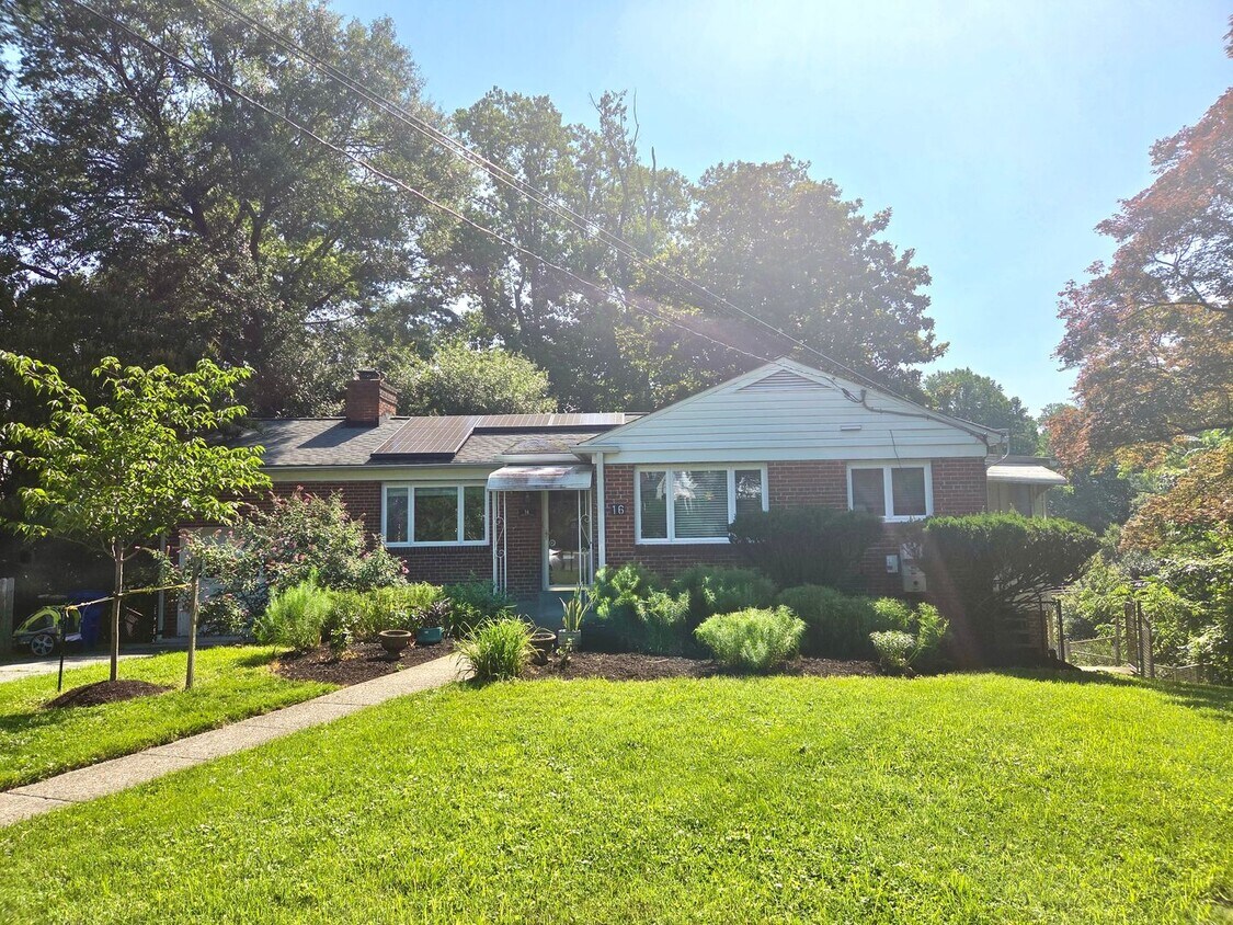 Lovely 4 BR/2 BA Single-Family Home in Sil... - Lovely 4 BR/2 BA Single-Family Home in Sil...