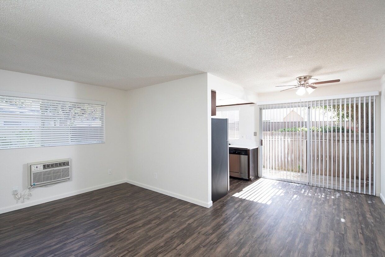 Foto principal - Chula Vista: Large One Bedroom in Gated Co...