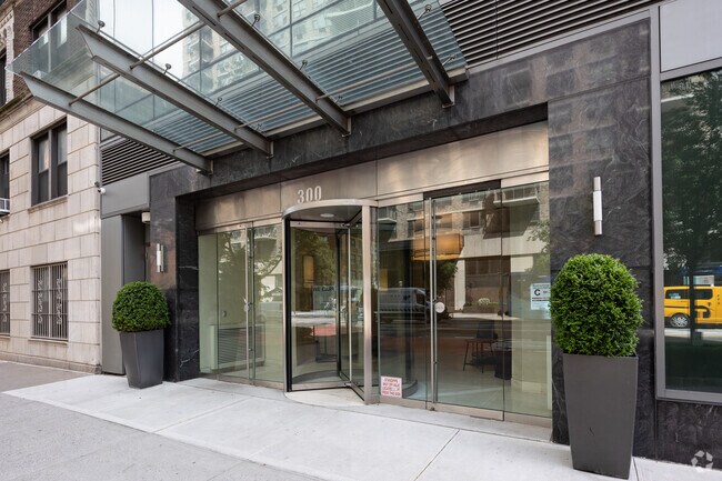 Entrance - 300 East 79