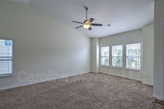 Photo - 148 Caledonia Dr House