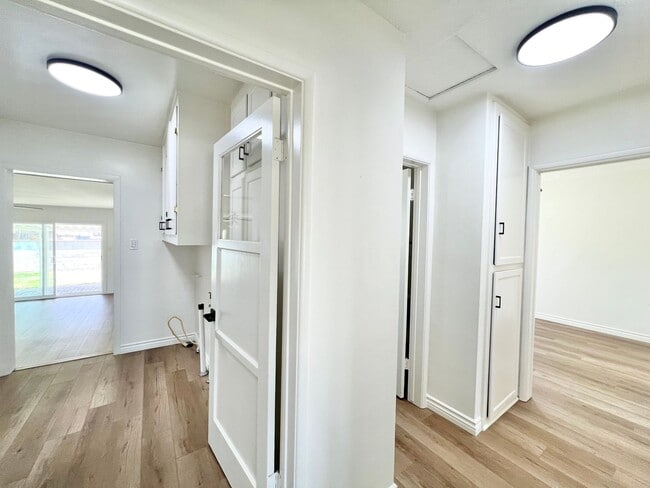 Building Photo - Charming Remodeled Lakewood Home with Bonu...