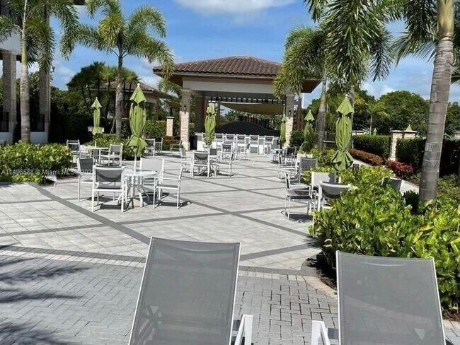 Foto del edificio - 7831 NW 104th Ave