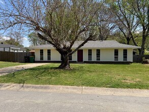Building Photo - 7910 Mustang Dr