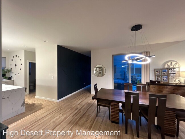 Building Photo - 3 br, 2.5 bath House - 935 NE Discovery Loop
