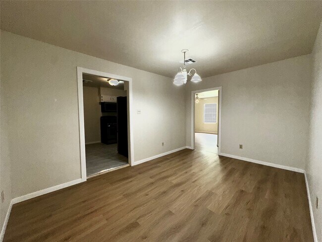Foto del edificio - 6023 Belarbor St