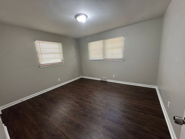 Building Photo - 8602 Gwin Dr