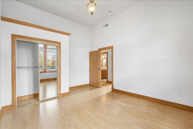 Building Photo - 1702 Paru St