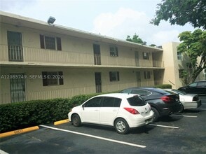Building Photo - 520 NE 38th St