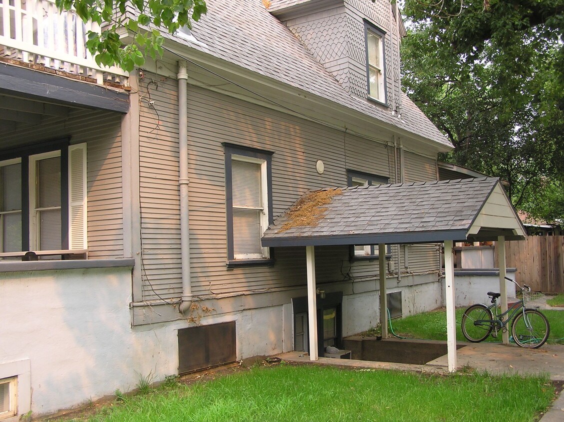 Building Photo - 202 W 2nd Ave