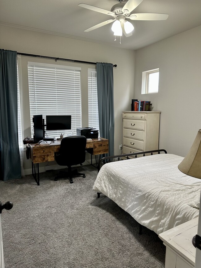 Foto del edificio - 1700 Green Jasper Pl