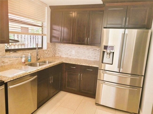 Foto del edificio - 5845 Fox Hollow Dr