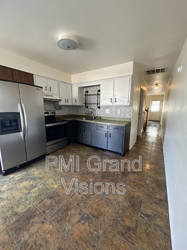 Building Photo - 1628 University Dr