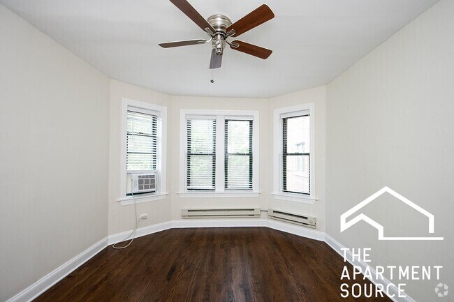 Building Photo - 3855 N Greenview Ave