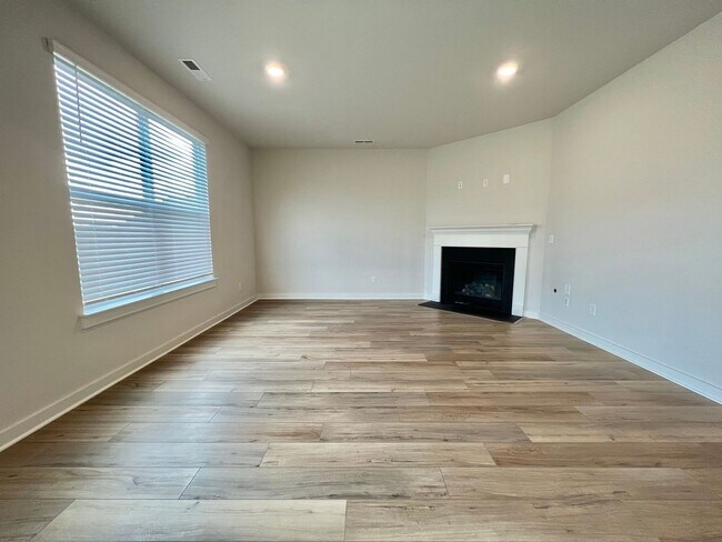 Foto del edificio - 5 Bed, 3.5 Bath Home w/ 2 Car Garage in Harvest Point