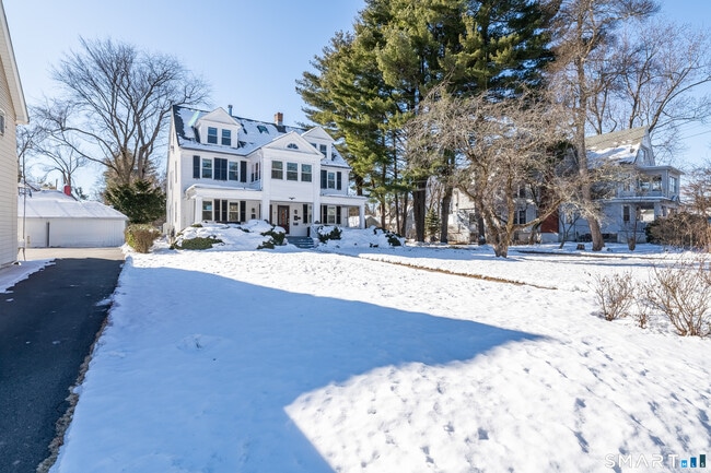 Building Photo - 1701 Boulevard