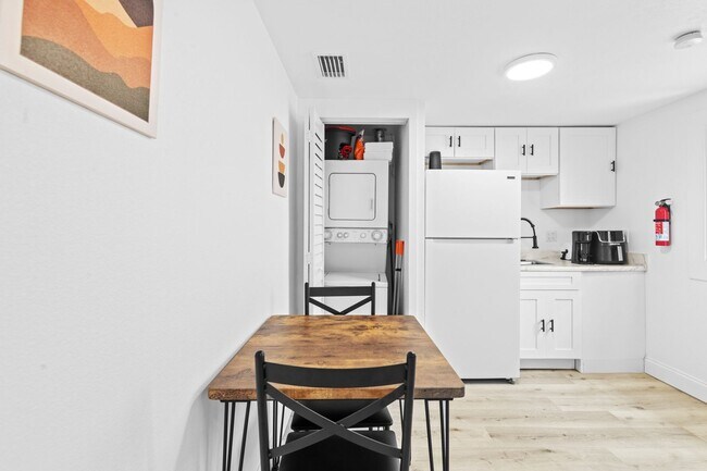Foto del edificio - 4660 24th St N