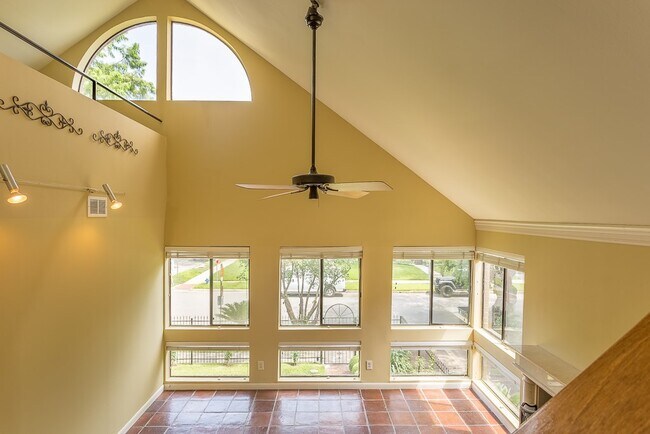 Foto del edificio - 2349 Albans Rd