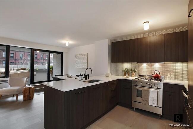 Building Photo - 175 W 95th St