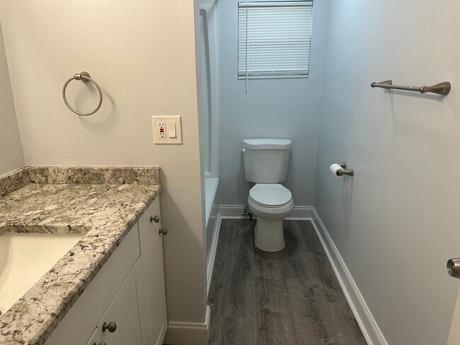 Foto del edificio - 3436 Iris St N