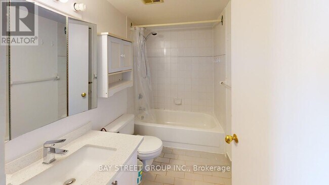 Photo du bâtiment - 1417-3050-3050 Ellesmere Rd