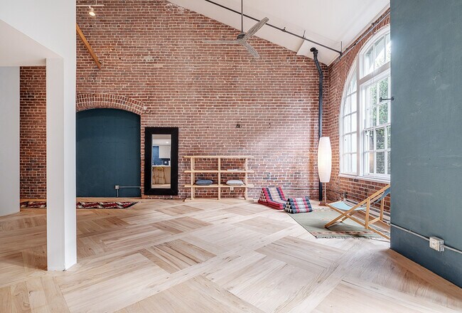 Building Photo - 461 2nd St