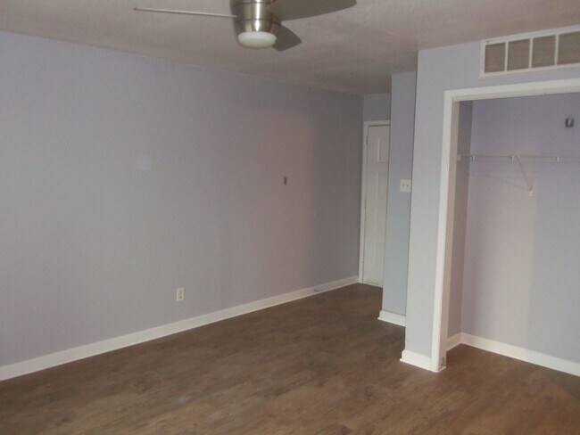 Foto del edificio - Cute condo off Riverside. Close to downtown