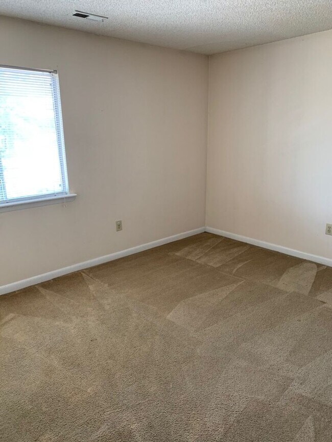 Foto del edificio - 2 BED 2 BATH UNIT ON 3RD FLOOR IN MYRTLE G...