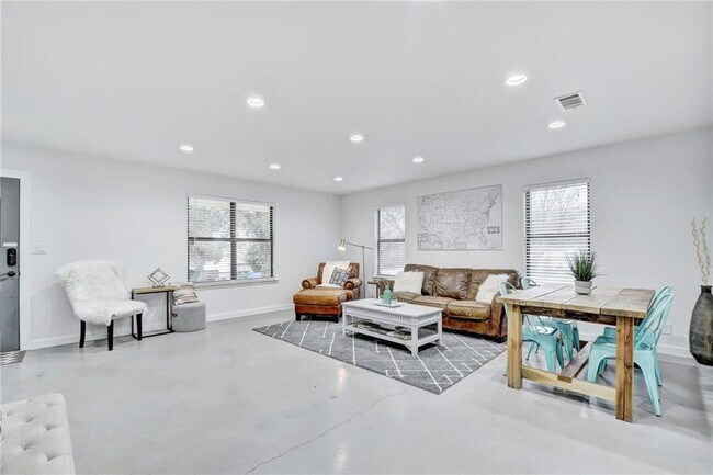 Building Photo - 18410 E Lake Terrace Dr