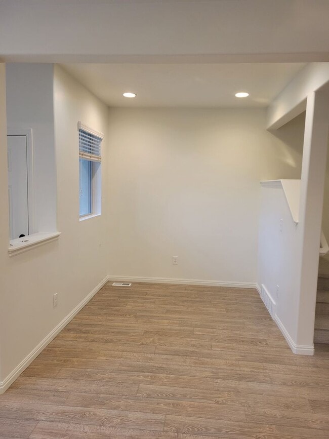 Building Photo - Absolutely GORGEOUS Townhouse!!!