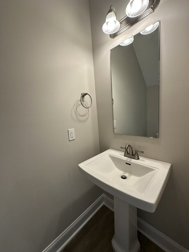 Building Photo - Beautiful 3 Bedroom, 2.5 Bath Home!