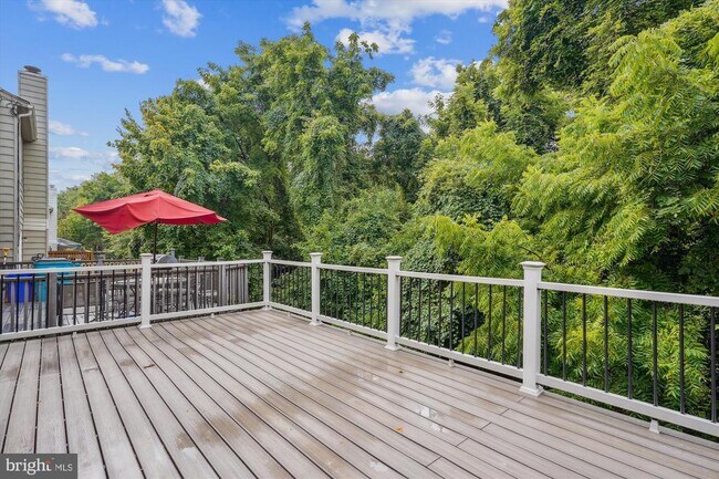 Foto del edificio - 8648 Watershed Ct